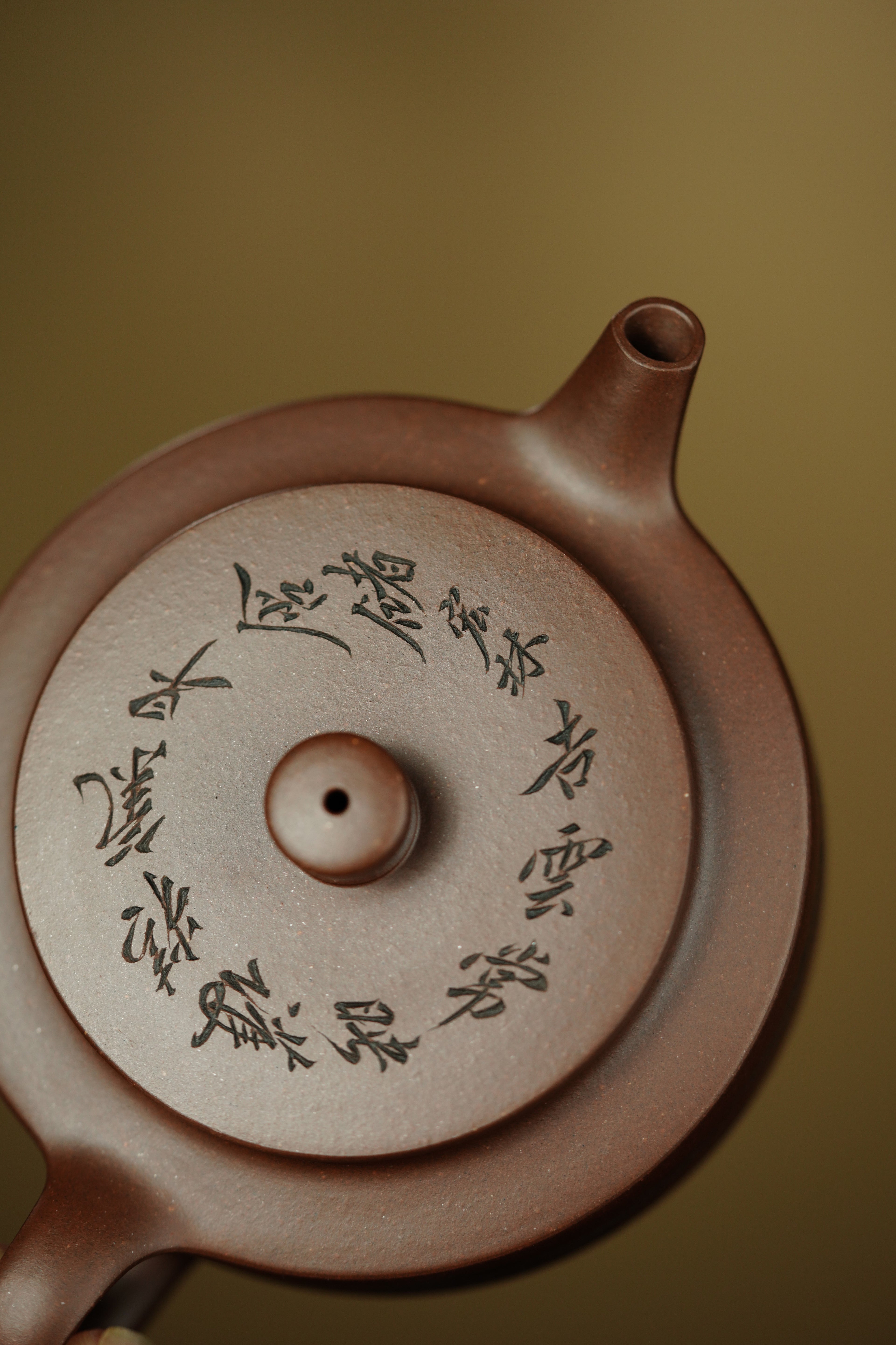 陈宏林大师传世巅峰臻品【周盘壶】业界标杆· ——原矿优质紫泥·160cc ——紫砂山水陶刻天花板·陈宏林亲工