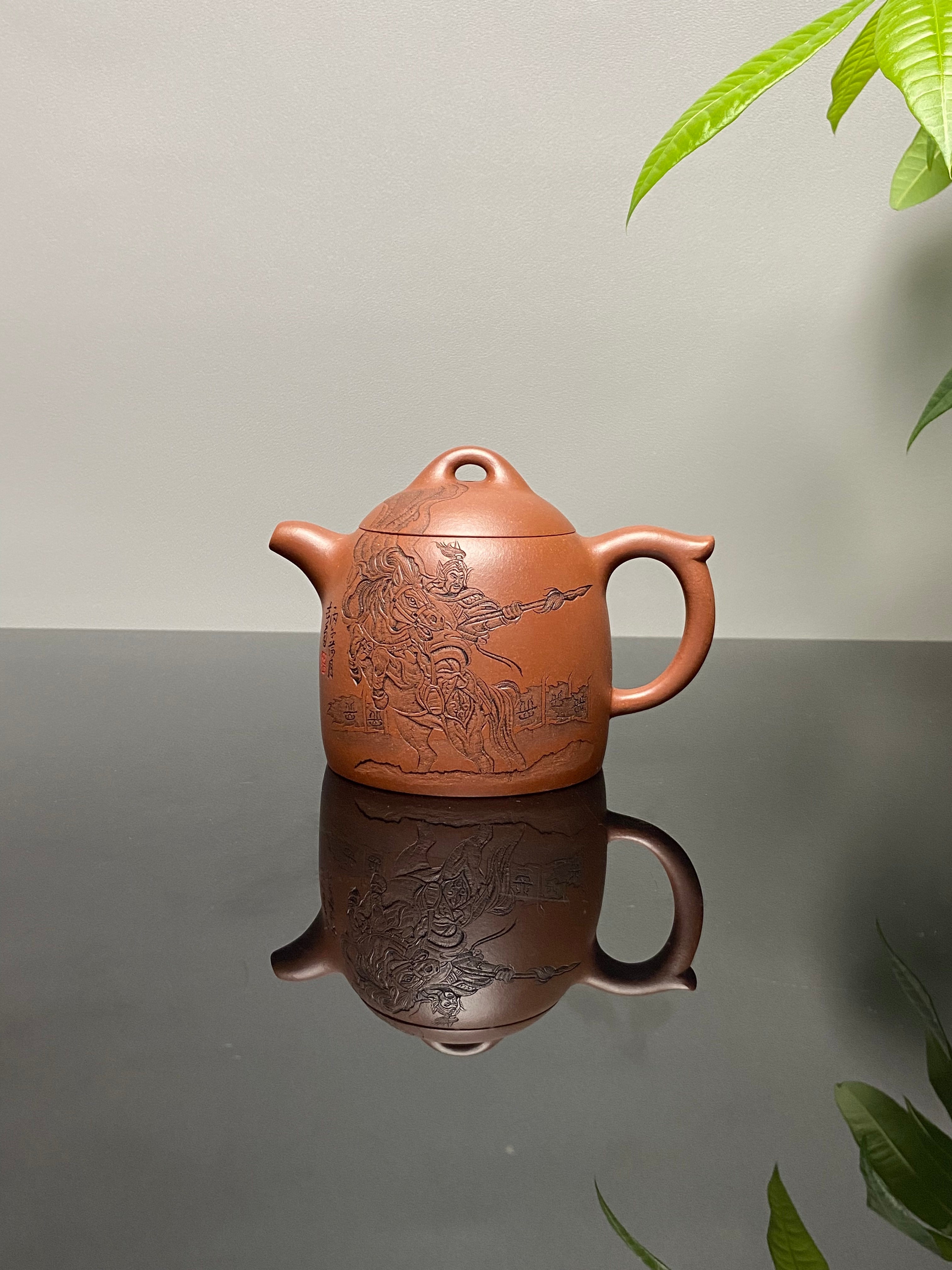 杨喜雨大师顶流臻品《秦权壶》形神兼备·礼藏双宜·传世重器！  ——原矿优质底槽清·260cc ——紫砂刻绘全能艺术名家·杨喜雨 亲工
