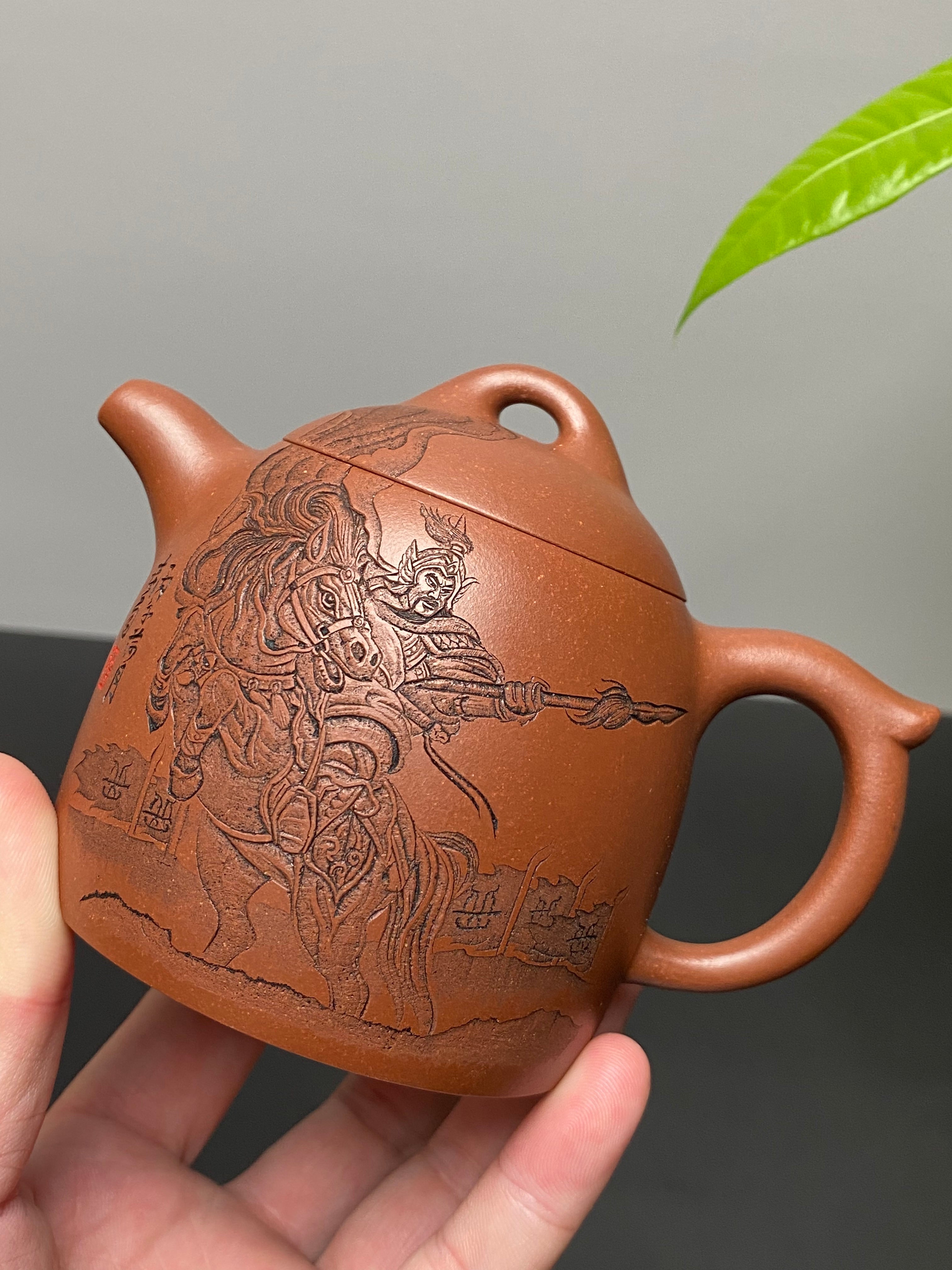 杨喜雨大师顶流臻品《秦权壶》形神兼备·礼藏双宜·传世重器！  ——原矿优质底槽清·260cc ——紫砂刻绘全能艺术名家·杨喜雨 亲工