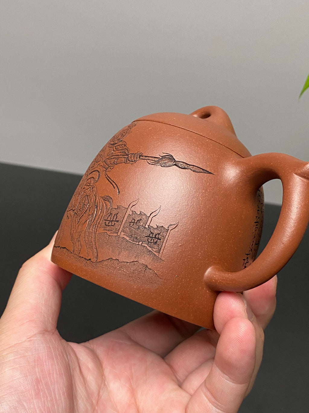 杨喜雨大师顶流臻品《秦权壶》形神兼备·礼藏双宜·传世重器！  ——原矿优质底槽清·260cc ——紫砂刻绘全能艺术名家·杨喜雨 亲工