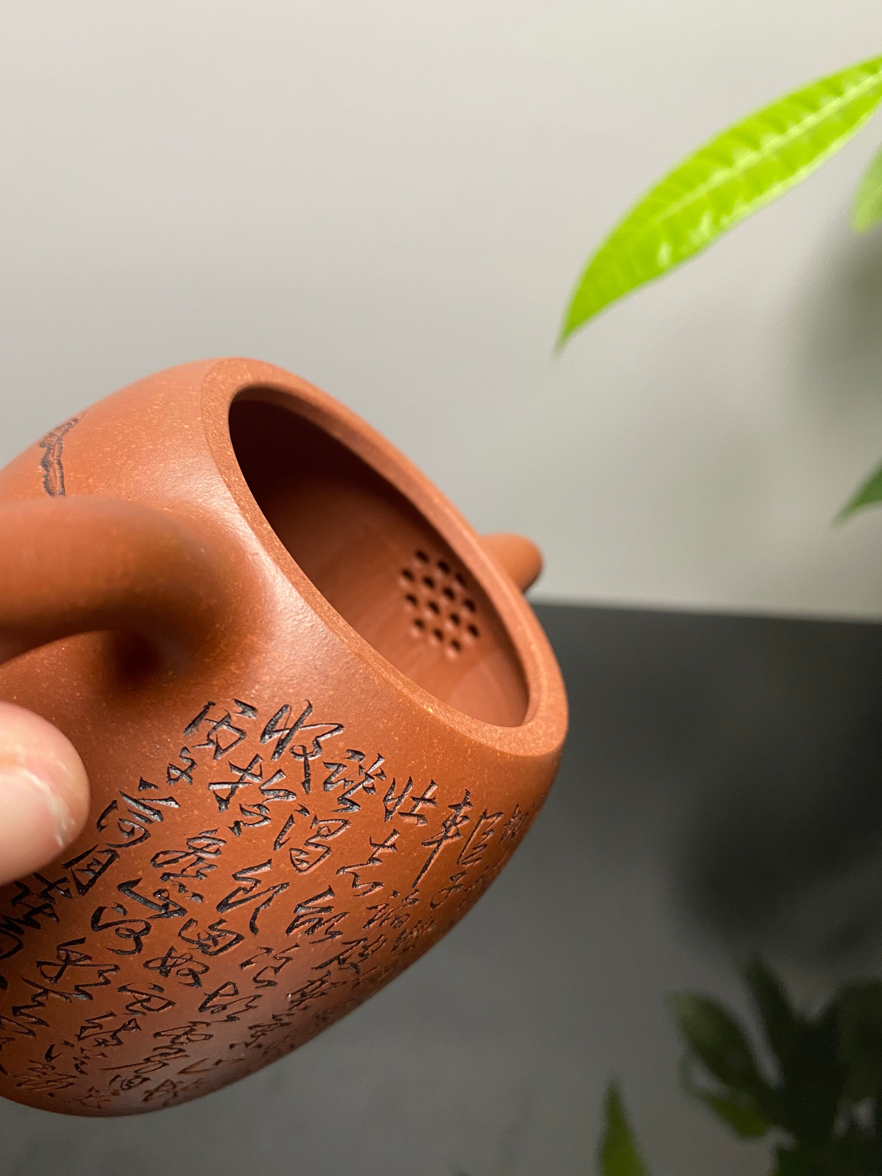 杨喜雨大师顶流臻品《秦权壶》形神兼备·礼藏双宜·传世重器！  ——原矿优质底槽清·260cc ——紫砂刻绘全能艺术名家·杨喜雨 亲工