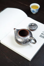 紫砂特色紫金贝壳烧《寿桃壶》精品收藏重器！  ——原矿优质老紫泥，350cc ——著名紫砂艺术家·周满星