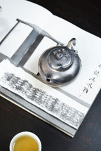 紫砂特色紫金贝壳烧《寿桃壶》精品收藏重器！  ——原矿优质老紫泥，350cc ——著名紫砂艺术家·周满星