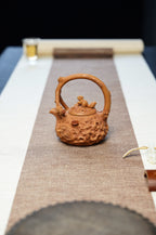范泽锋高徒·邱爽紫砂潜力重器大拍同系列18.5万《鼠来宝供春提梁壶》是您礼藏皆宜的高端艺术品👍  ——原矿优质黄金段泥·230cc