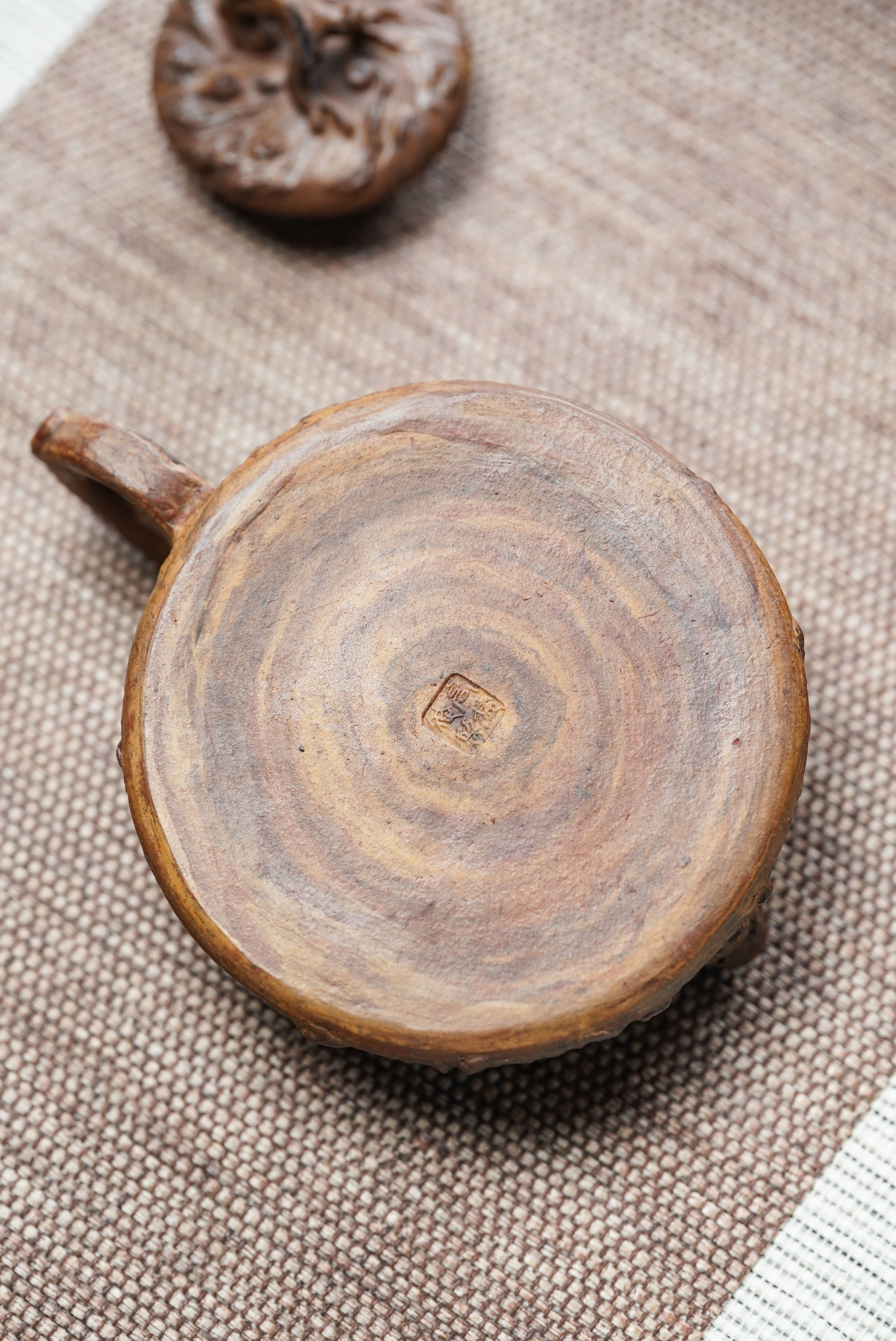 传世紫砂 稀缺孤品 紫砂界仅此一件·大怕7.5万同系列【磐根树语供春】高建斌大师原创亲制——原矿优质珍稀紫砂糅合·段泥·墨泥·小红泥·110cc