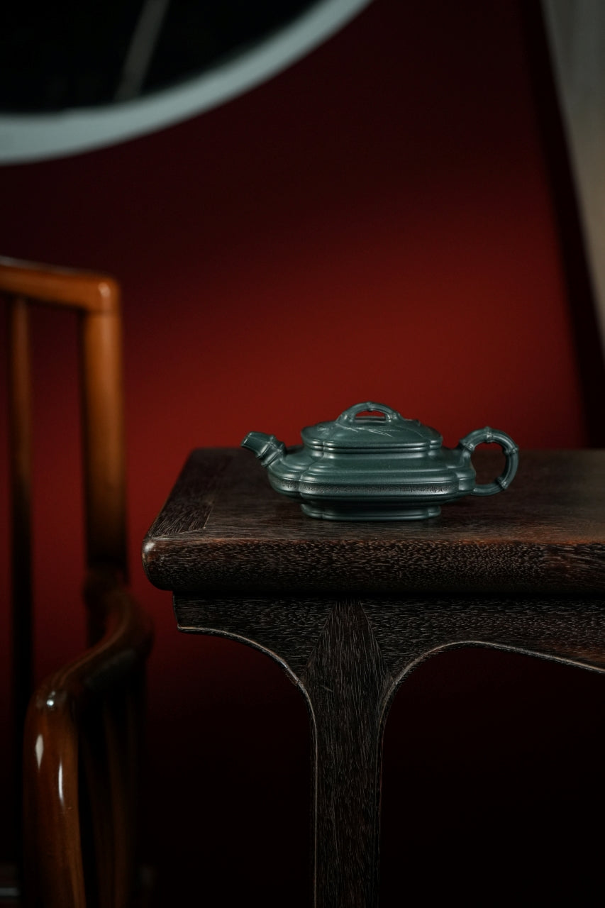 范大生嫡脉·江苏省大师范秀芳·紫砂臻品《四方扁竹鼓壶》——优质九龄君子兰·150cc（入册款代表作）
