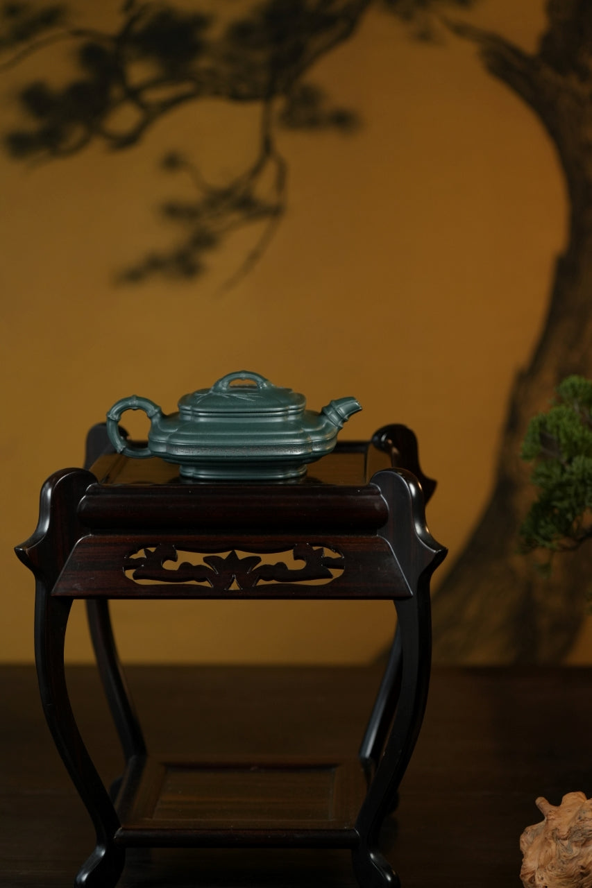 范大生嫡脉·江苏省大师范秀芳·紫砂臻品《四方扁竹鼓壶》——优质九龄君子兰·150cc（入册款代表作）