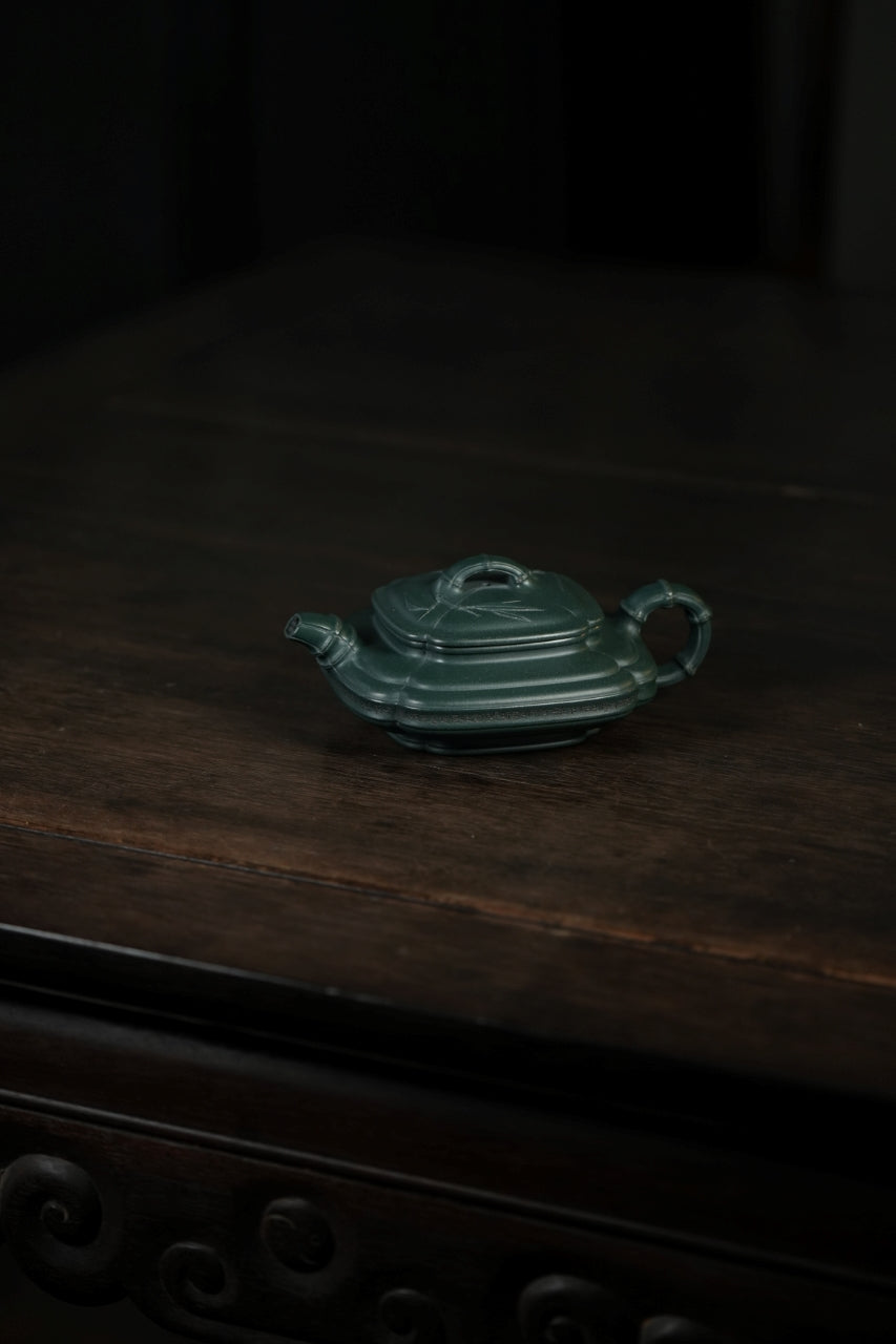 范大生嫡脉·江苏省大师范秀芳·紫砂臻品《四方扁竹鼓壶》——优质九龄君子兰·150cc（入册款代表作）