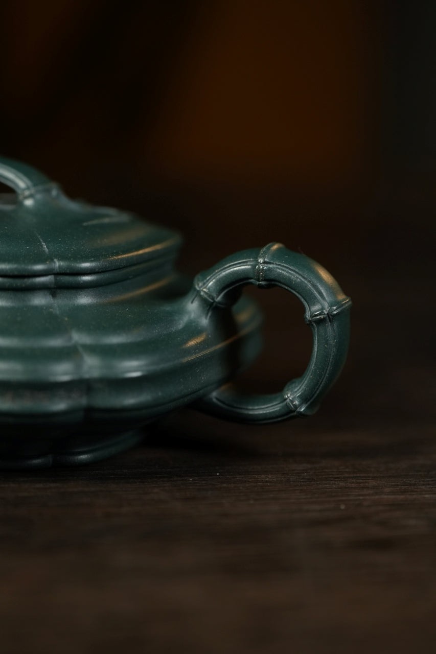 范大生嫡脉·江苏省大师范秀芳·紫砂臻品《四方扁竹鼓壶》——优质九龄君子兰·150cc（入册款代表作）