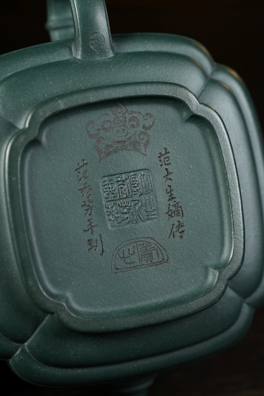 范大生嫡脉·江苏省大师范秀芳·紫砂臻品《四方扁竹鼓壶》——优质九龄君子兰·150cc（入册款代表作）