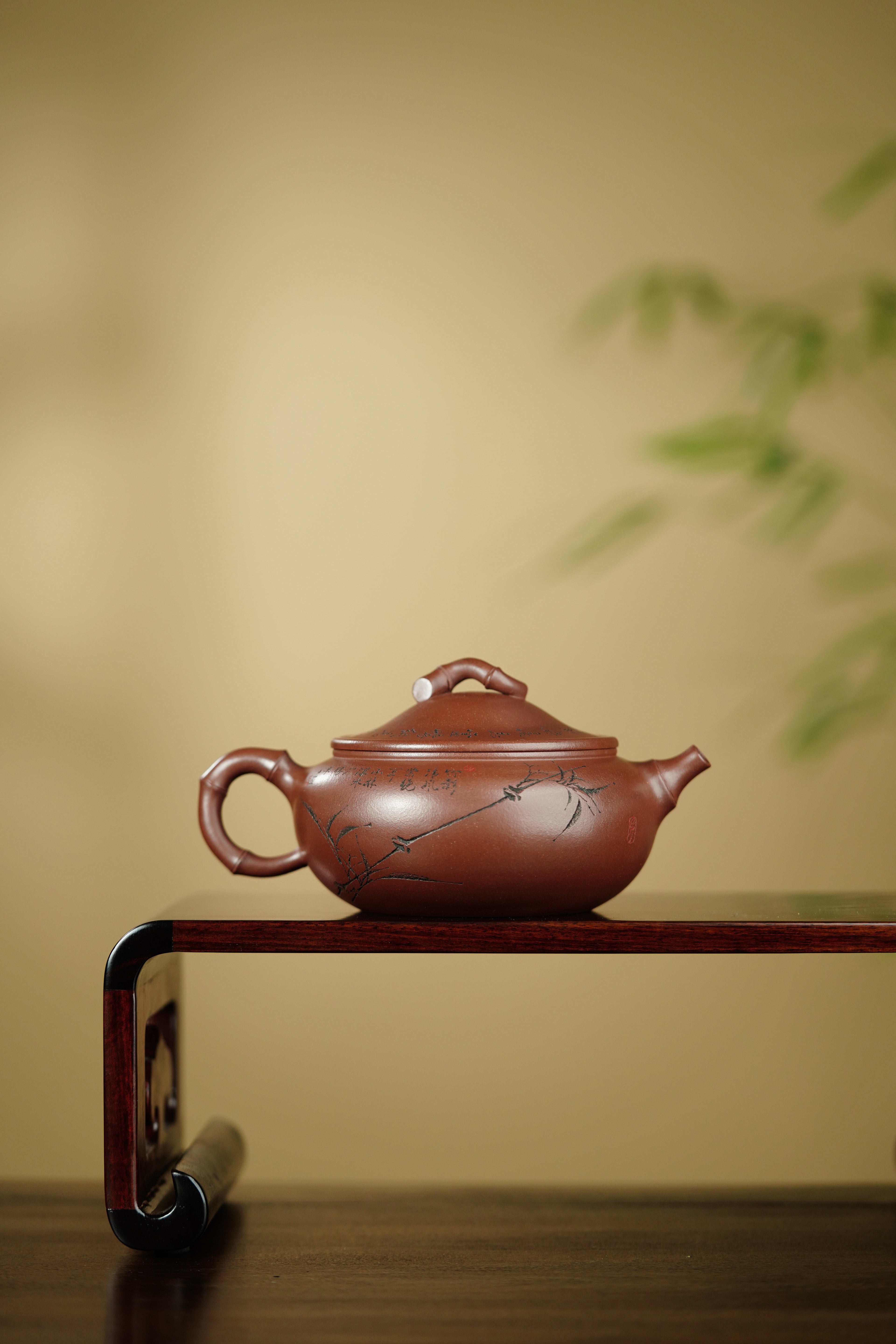 储立之大师传世典藏重器《潇湘竹影壶》是礼藏双宜首选的高端艺术品！  ——原矿优质龙血砂·300cc