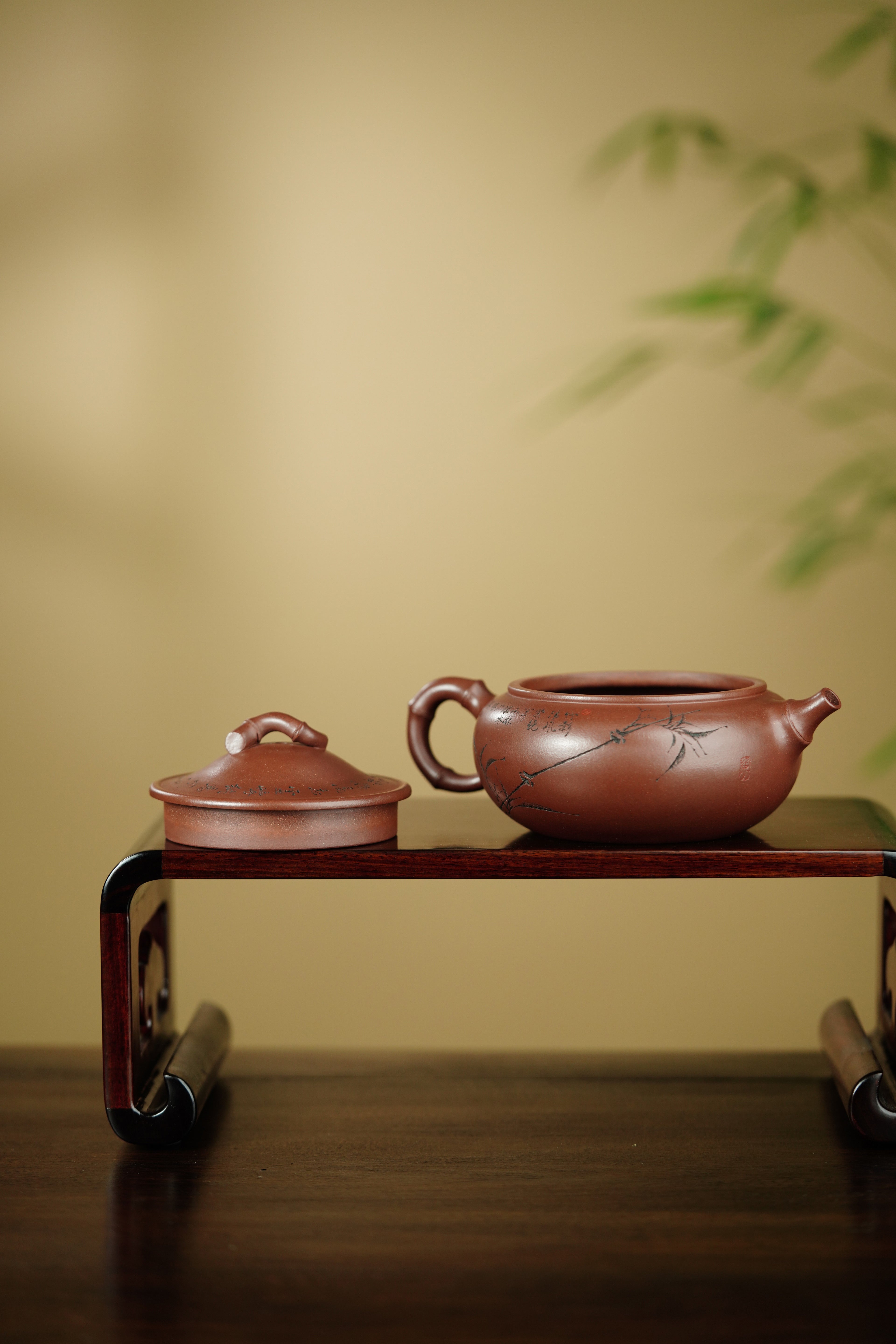 储立之大师传世典藏重器《潇湘竹影壶》是礼藏双宜首选的高端艺术品！  ——原矿优质龙血砂·300cc