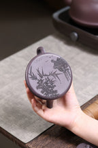【储老师创作新品，精刻高货欣赏】 东盟紫砂行业领军人物新作【贵妃出浴】陶刻圣手—国礼艺术家(高级)（储国峰）矿天青泥  260cc