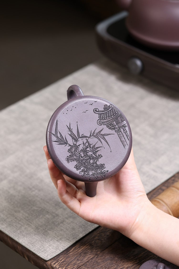 【储老师创作新品，精刻高货欣赏】 东盟紫砂行业领军人物新作【贵妃出浴】陶刻圣手—国礼艺术家(高级)（储国峰）矿天青泥  260cc
