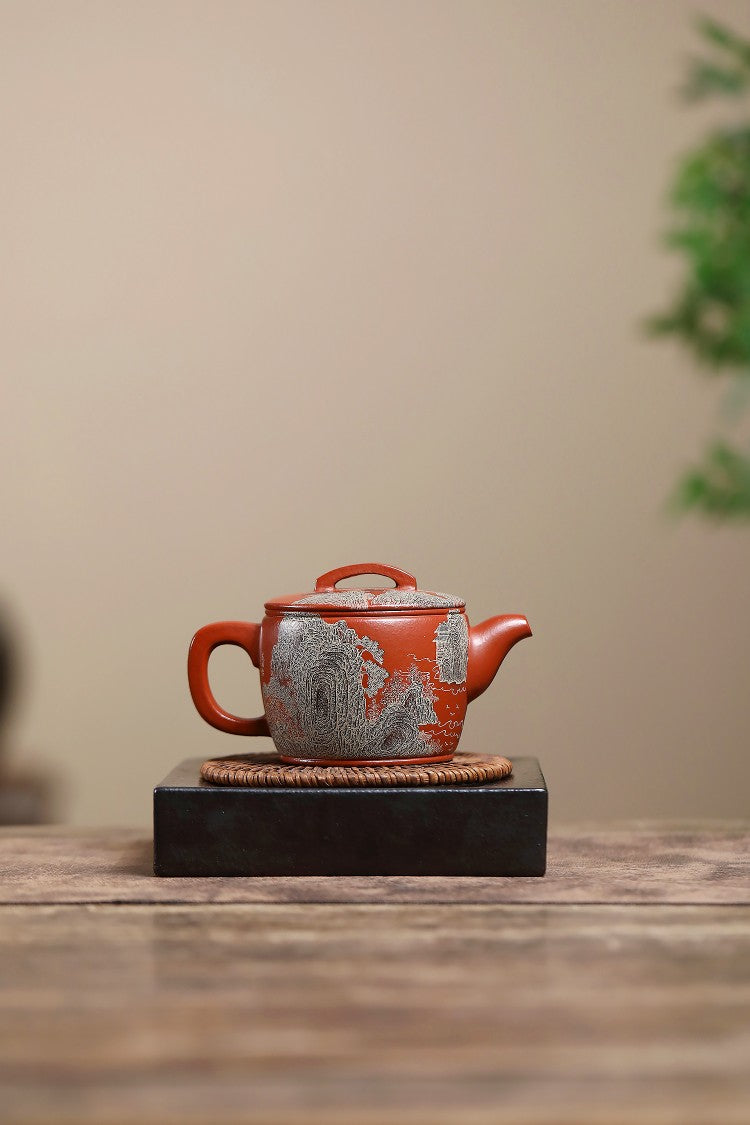 【顶级高货，因工艺太过复杂，仅做一只】 《双大师双飞遗合作限量款》双证书 东盟紫砂行业领军人物新作【汉瓦壶】