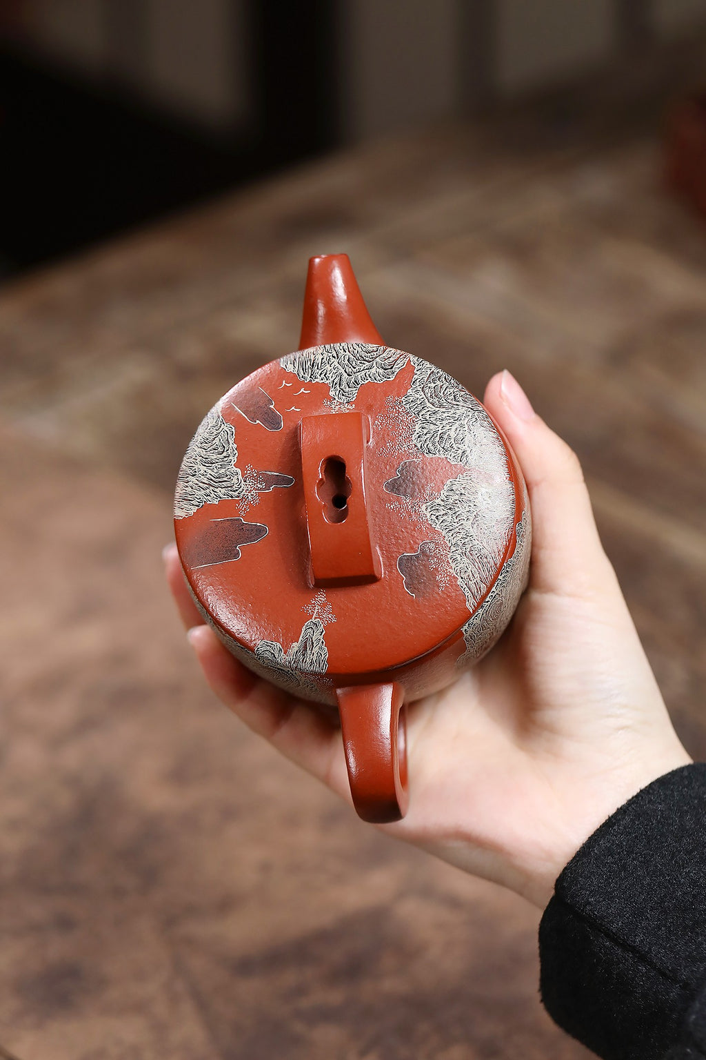 【顶级高货，因工艺太过复杂，仅做一只】 《双大师双飞遗合作限量款》双证书 东盟紫砂行业领军人物新作【汉瓦壶】
