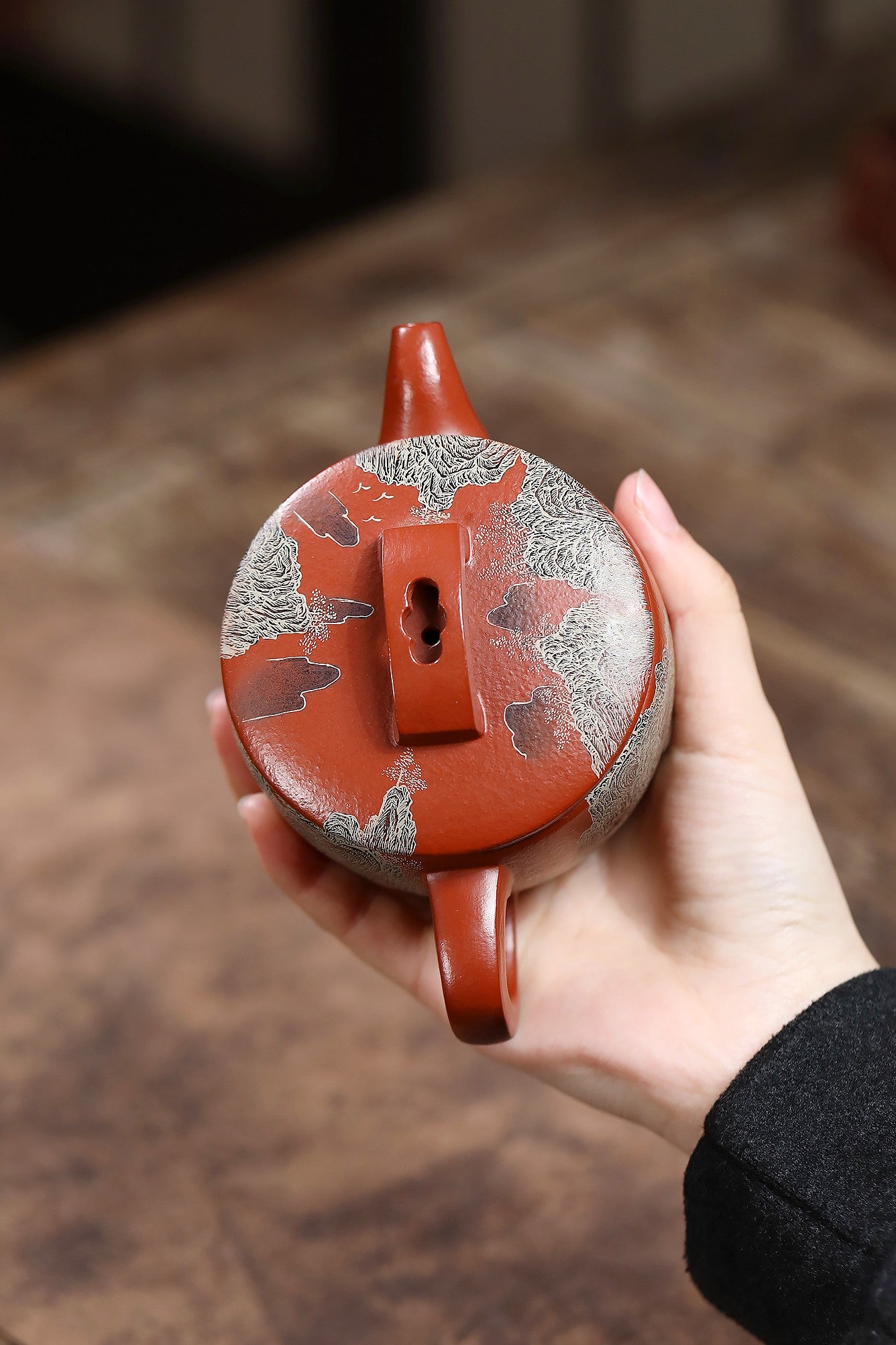 【顶级高货，因工艺太过复杂，仅做一只】 《双大师双飞遗合作限量款》双证书 东盟紫砂行业领军人物新作【汉瓦壶】