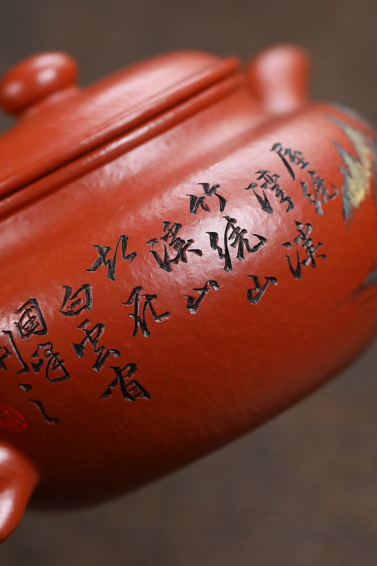【储老师创作彩刻系列新品，彩刻山水01号•撇口仿古】 东盟紫砂行业领军人物新作【撇口仿古•彩刻山水01号】_____香山朱泥 250cc