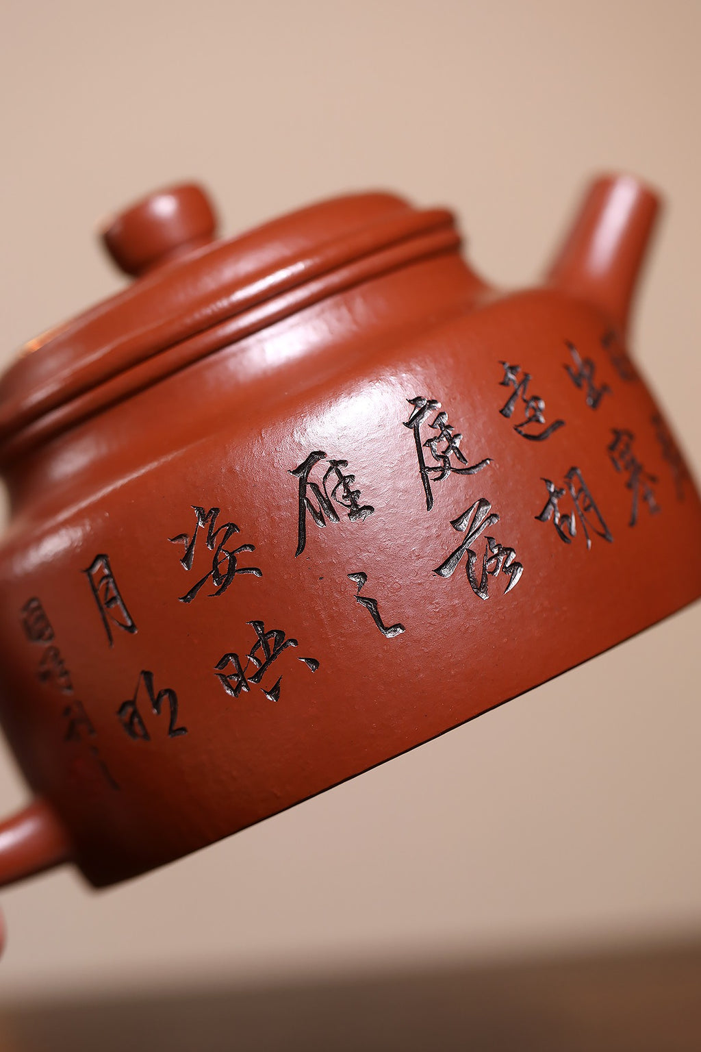 东盟紫砂行业领军人物新作【昭君出塞】陶刻圣手—国礼艺术家(高级)（储国峰）_____香山朱泥 310cc