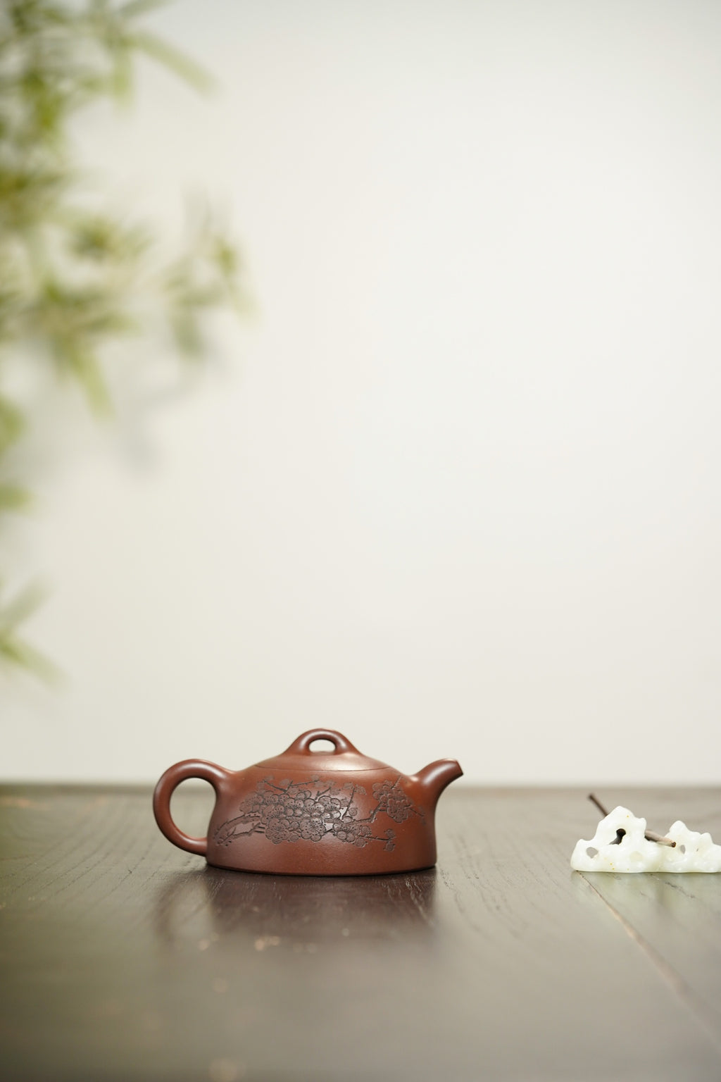 中国紫砂界当代梅王·朱炳浩(石陶）本工巅峰臻品《半月壶》——原矿优质底槽清·180cc
