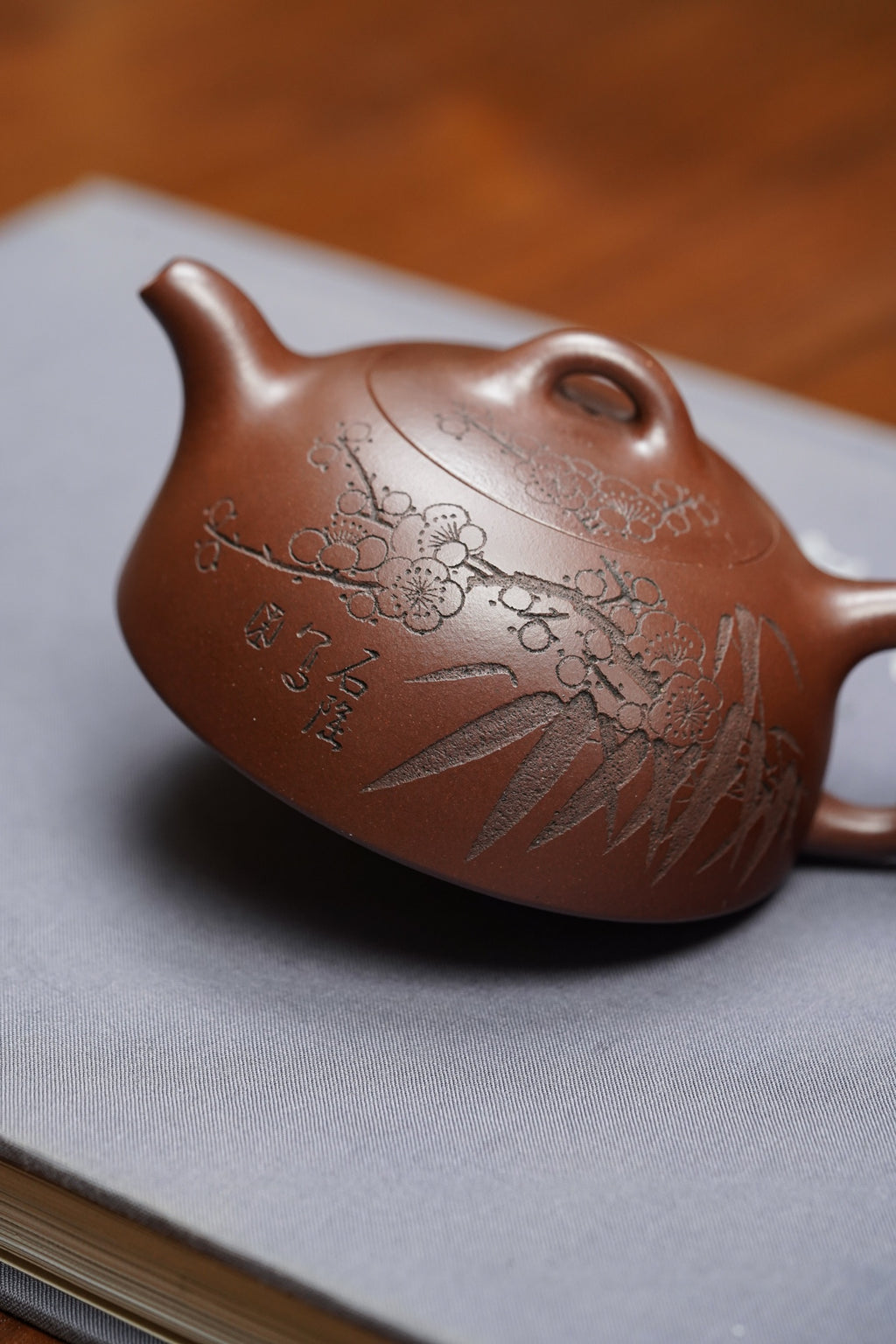 中国紫砂界当代梅王·朱炳浩(石陶）本工巅峰臻品《半月壶》——原矿优质底槽清·180cc
