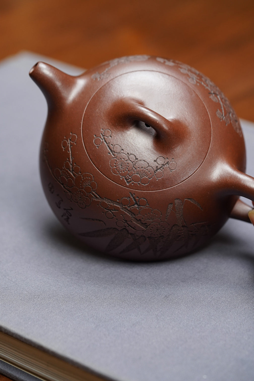 中国紫砂界当代梅王·朱炳浩(石陶）本工巅峰臻品《半月壶》——原矿优质底槽清·180cc