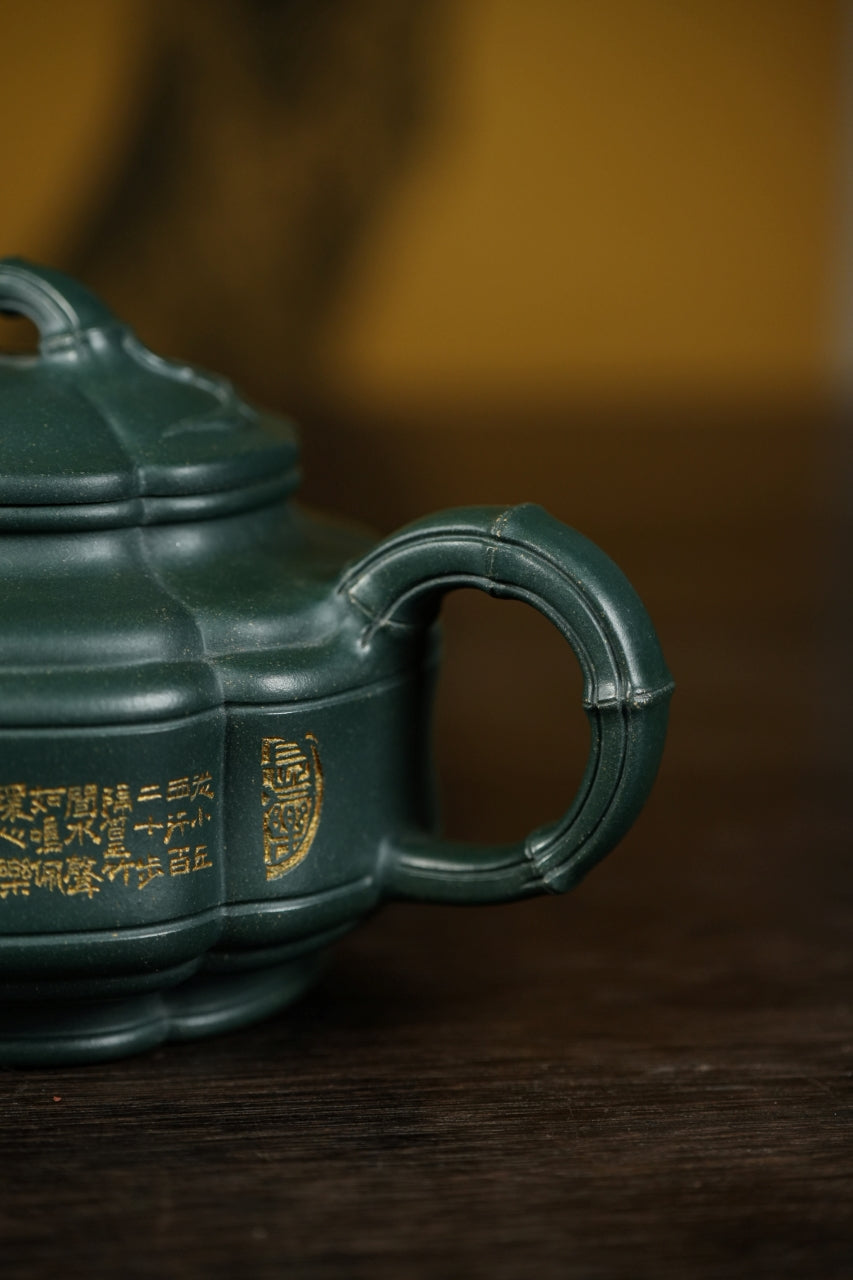 范大生嫡脉·江苏省大师范秀芳·紫砂臻品《六方隐角竹鼓壶》——优质九龄君子兰·330cc（入册款代表作）