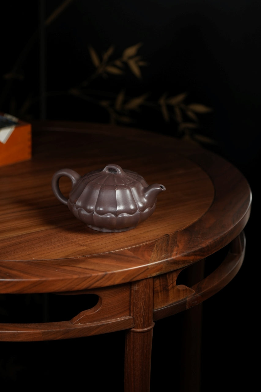 范大生嫡脉·江苏省大师范秀芳·紫砂臻品《扁合菱壶》——原矿优质天青泥·300cc（入册款代表作）