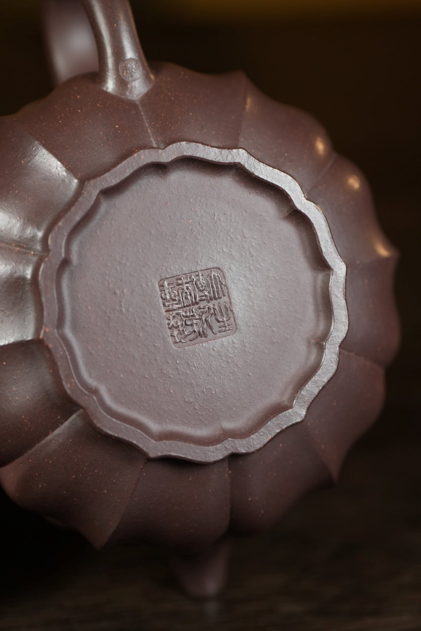 范大生嫡脉·江苏省大师范秀芳·紫砂臻品《扁合菱壶》——原矿优质天青泥·300cc（入册款代表作）