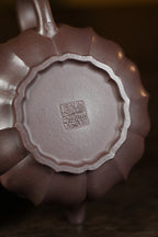 范大生嫡脉·江苏省大师范秀芳·紫砂臻品《扁合菱壶》——原矿优质天青泥·300cc（入册款代表作）