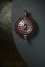 范大生嫡脉·江苏省大师范秀芳·紫砂臻品《扁合菱壶》——原矿优质天青泥·300cc（入册款代表作）