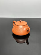 范泽锋大师高徒·省大师邱爽紫砂潜力重器【竹节平盖石瓢壶】——原矿优质金降坡·220cc——国大师邱玉林·装饰·知足常乐