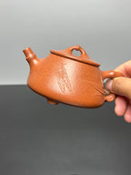 范泽锋大师高徒·省大师邱爽紫砂潜力重器【竹节平盖石瓢壶】——原矿优质金降坡·220cc——国大师邱玉林·装饰·知足常乐