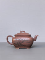 紫砂界山水陶刻标杆｜陈宏林大师传世巅峰臻品【枕上无忧壶】——原矿优质紫玉金砂·280cc ——紫砂山水陶刻天花板·陈宏林亲工