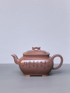 紫砂界山水陶刻标杆｜陈宏林大师传世巅峰臻品【枕上无忧壶】——原矿优质紫玉金砂·280cc ——紫砂山水陶刻天花板·陈宏林亲工