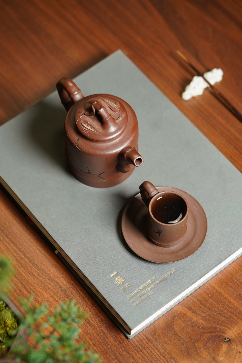 储立之大师传世典藏重器《竹报平安套组》是礼藏双宜首选的高端艺术品！  ——原矿优质 紫泥·400cc