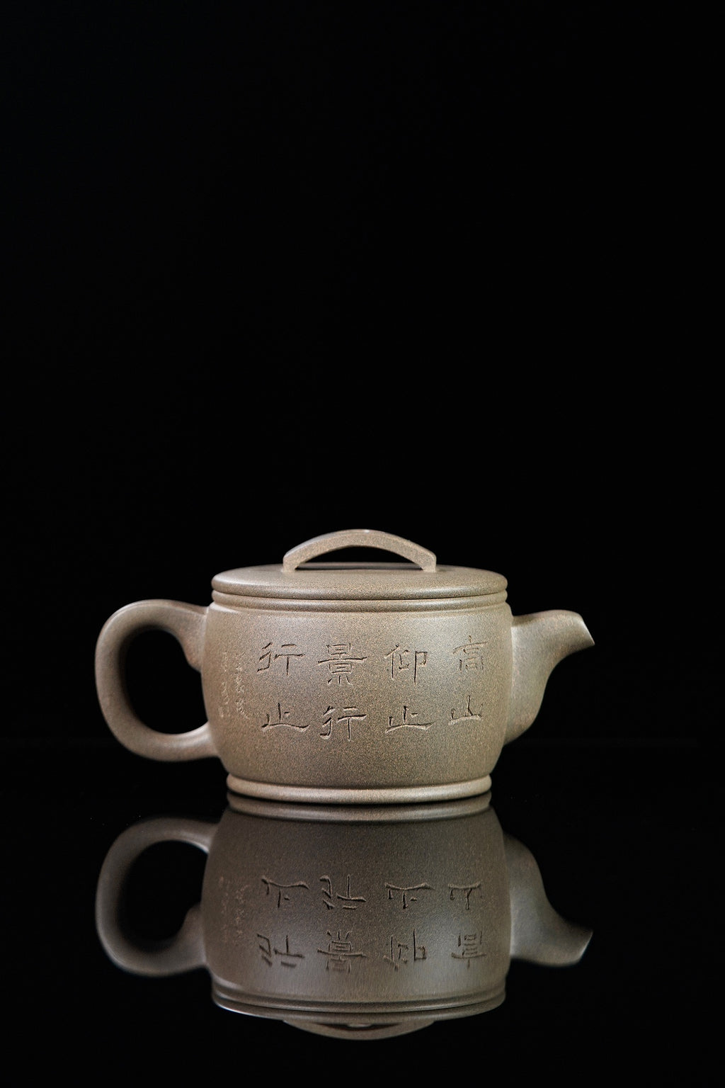 紫砂界彩刻山水标杆·李峰臻品《汉瓦壶》礼藏双绝 传世重器！  ——原矿优质青段·260cc