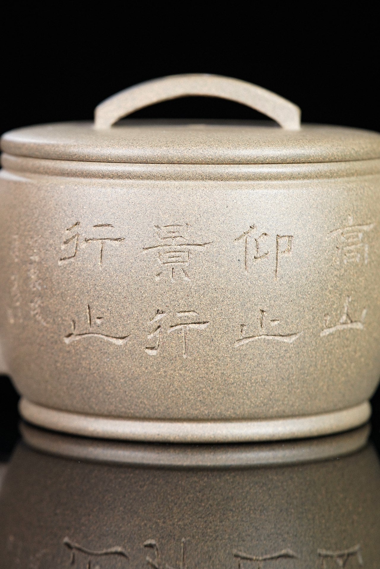 紫砂界彩刻山水标杆·李峰臻品《汉瓦壶》礼藏双绝 传世重器！  ——原矿优质青段·260cc
