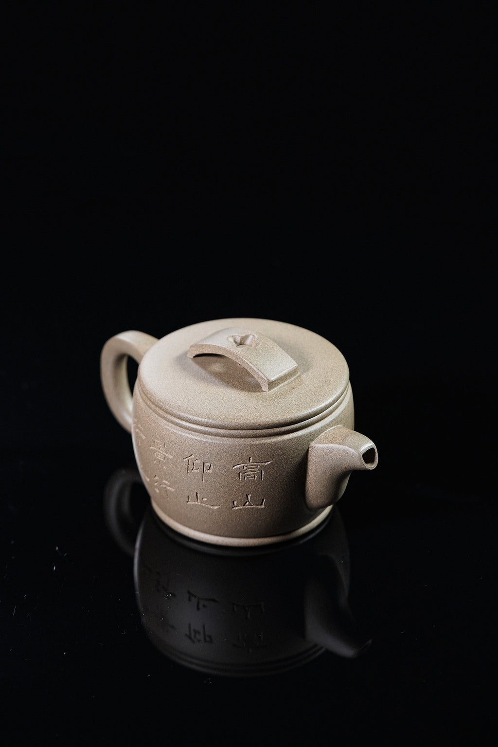 紫砂界彩刻山水标杆·李峰臻品《汉瓦壶》礼藏双绝 传世重器！  ——原矿优质青段·260cc