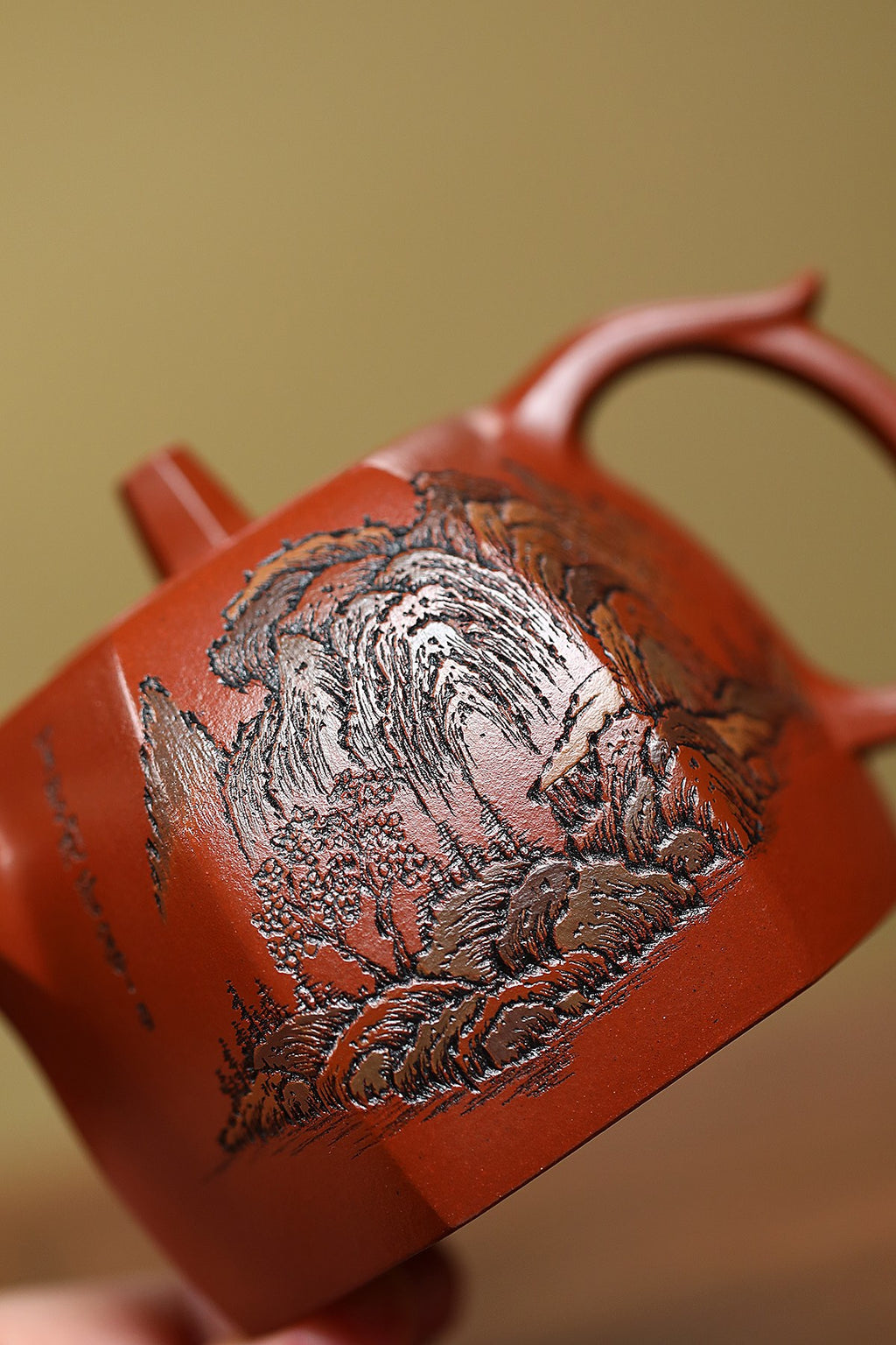 李峰大师·紫砂界彩刻山水标杆臻品《六方井栏壶》礼藏双绝 传世重器！  ——原矿优质底槽清·150cc