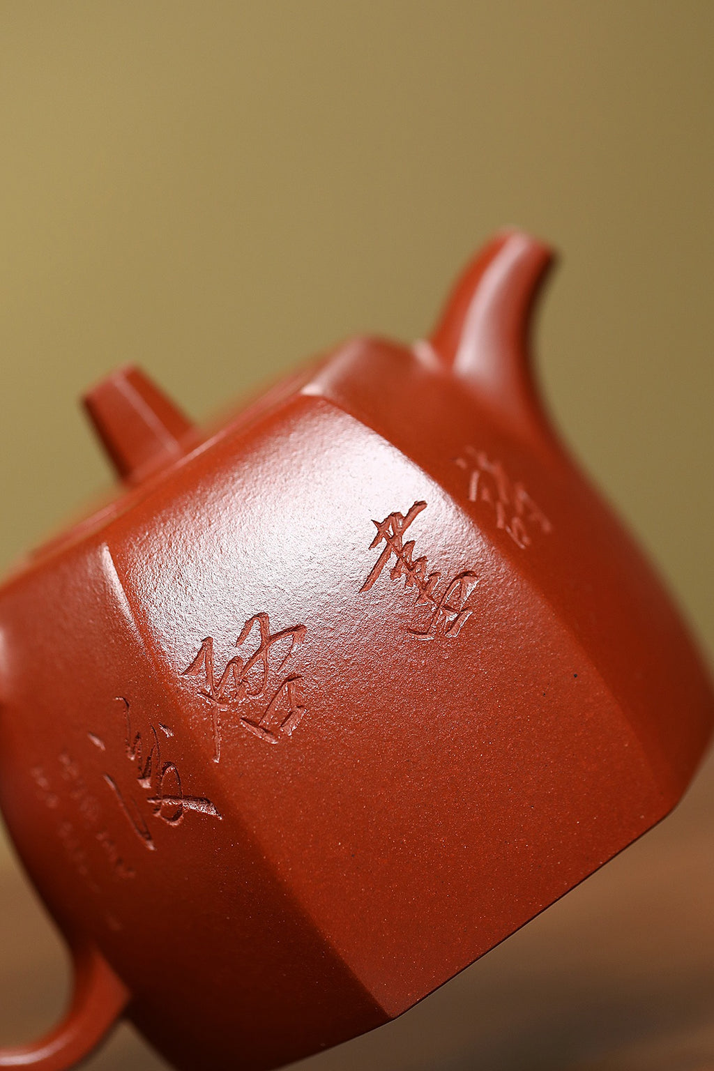 李峰大师·紫砂界彩刻山水标杆臻品《六方井栏壶》礼藏双绝 传世重器！  ——原矿优质底槽清·150cc