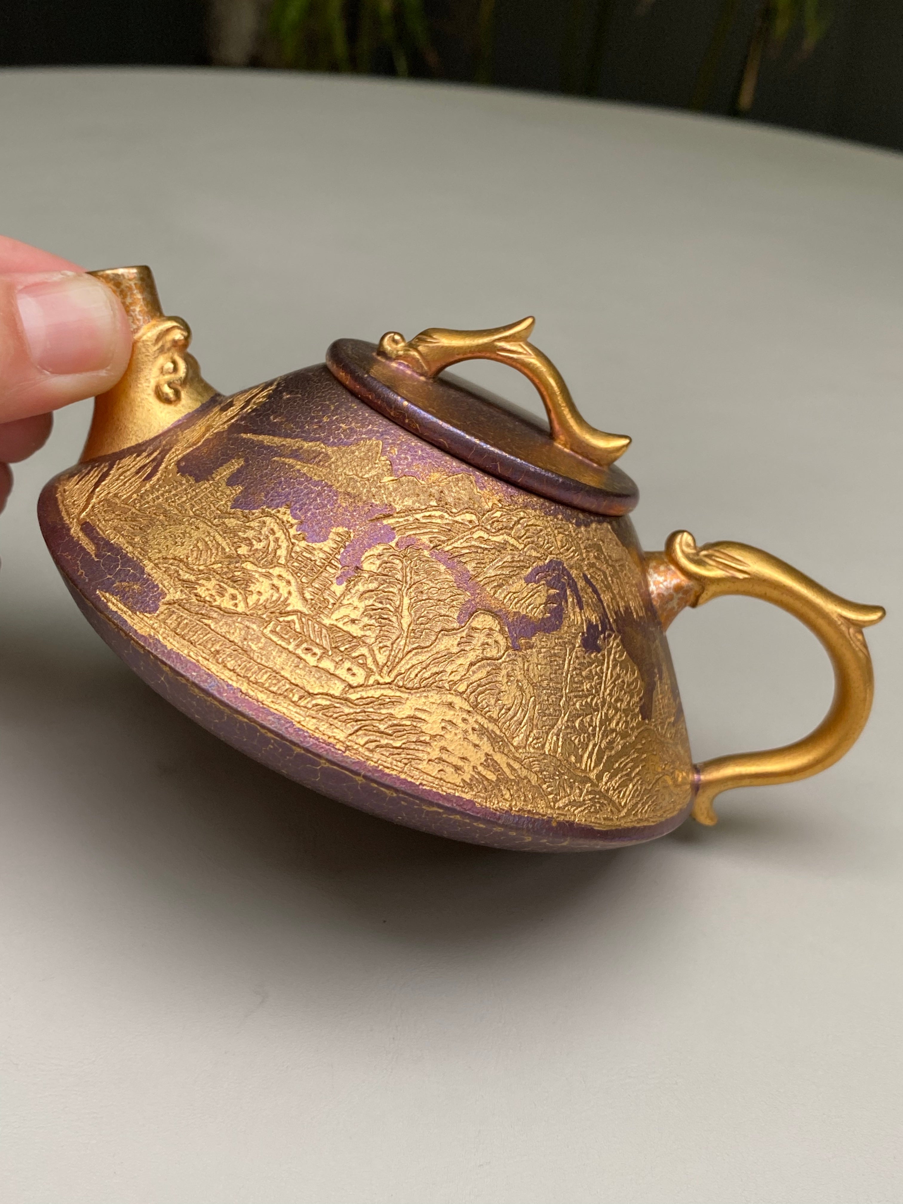 紫砂特色黄金紫晶贝壳烧【卧龙观山壶】与众不同的藏品！  ——原矿优质老紫泥·180cc ——著名紫砂艺术家·唐献超