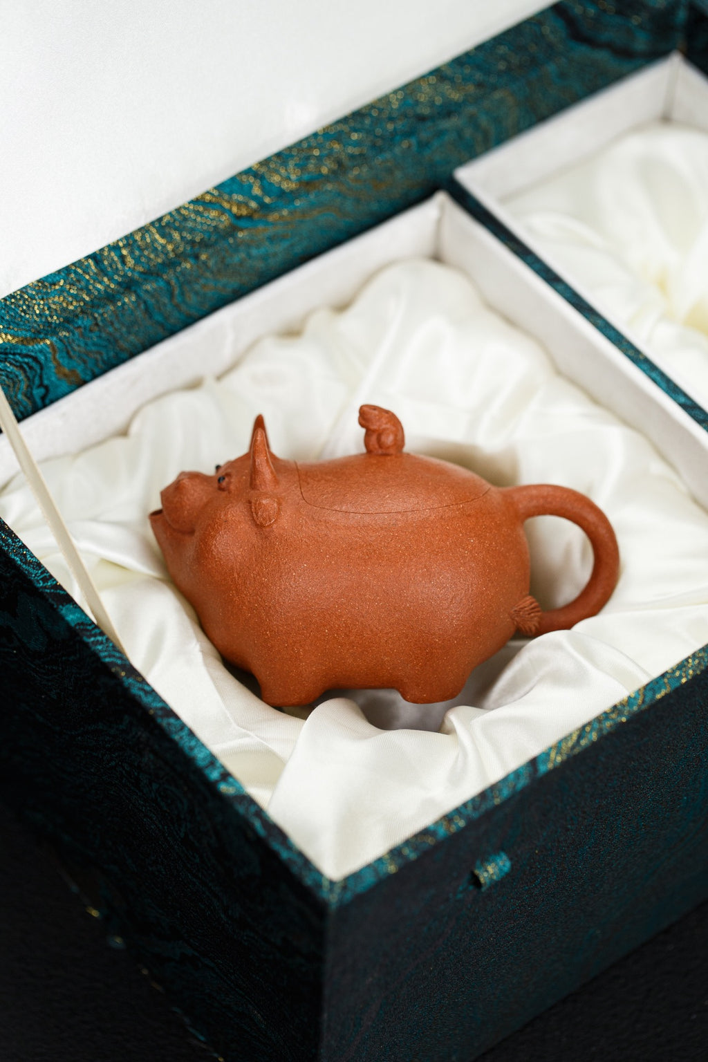 福牛🐮·【福禄寿喜财，金牛报春来】 精工款·180cc 实力派名家·焦勇 是壶亦是宠&nbsp; 优质降坡料制作