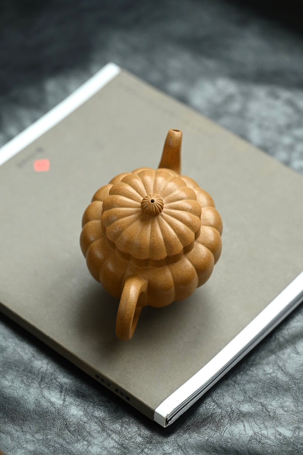 花开盛世·全手工 /筋纹器顶尖高手王军作品 /容量350cc/极品黄金段 以花瓣为型，以筋纹线条勾勒出花瓣之形