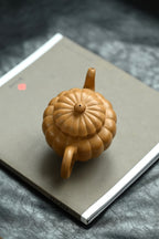 花开盛世·全手工 /筋纹器顶尖高手王军作品 /容量350cc/极品黄金段 以花瓣为型，以筋纹线条勾勒出花瓣之形