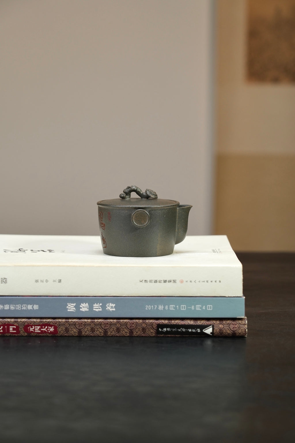 【灵芝·手抓壶】 原矿极品黄金段泥（柴烧）·130cc·19孔  国家级工艺美术师沈杰刻绘装饰：福寿康宁👍