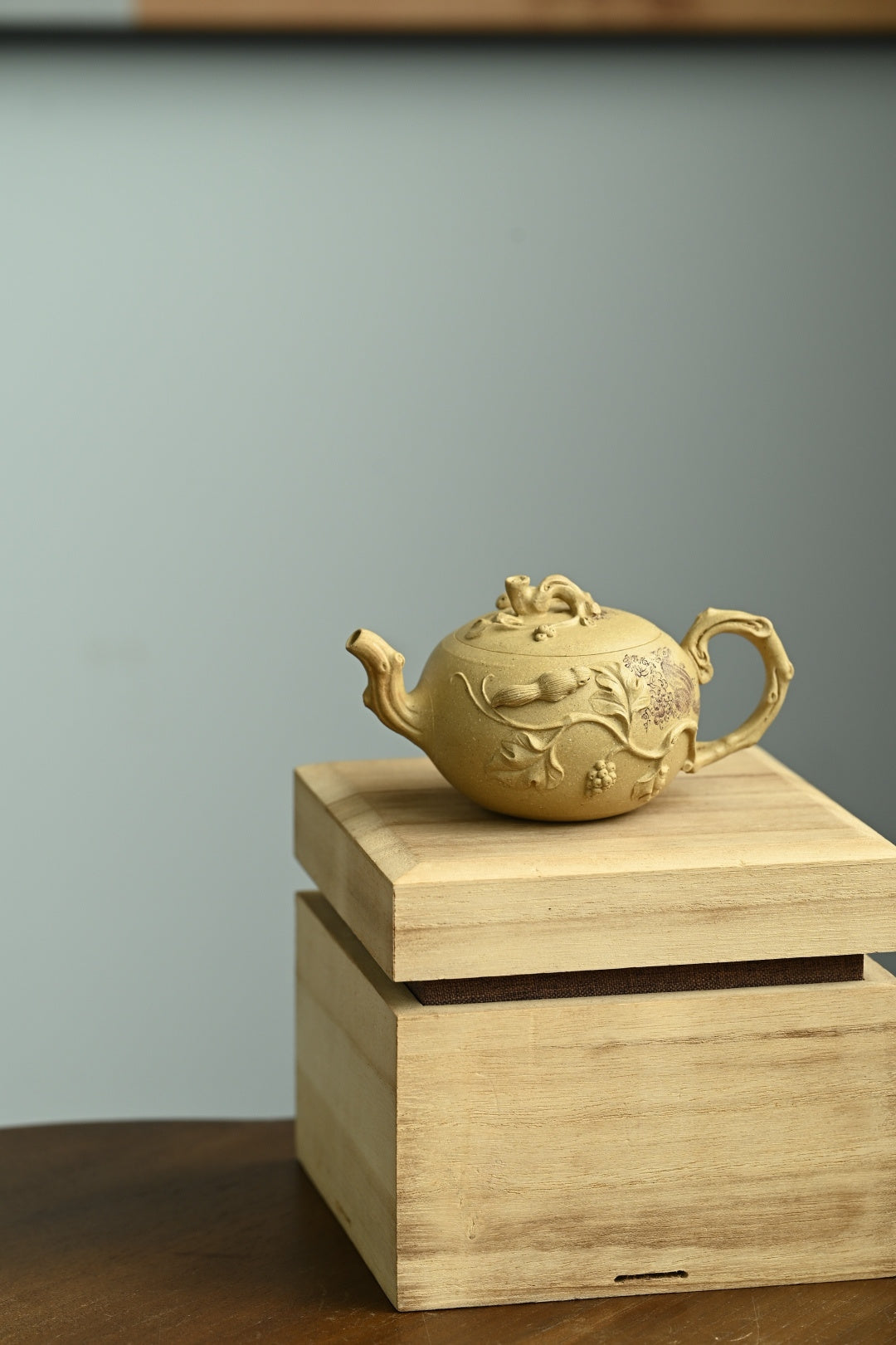 松鼠葡萄·全手工/容量150cc/原矿本绿 松鼠，活泼可爱，与葡萄一样，均有多子多孙的寓意