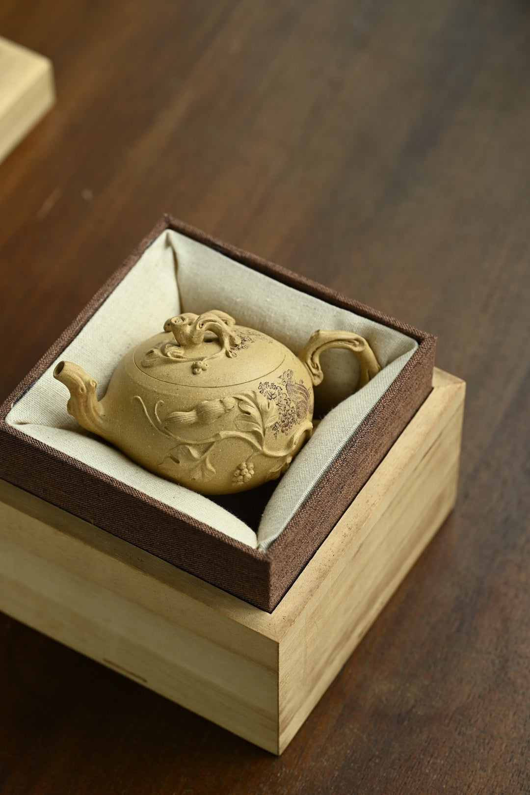 松鼠葡萄·全手工/容量150cc/原矿本绿 松鼠，活泼可爱，与葡萄一样，均有多子多孙的寓意