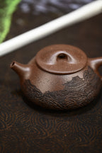 景舟石瓢·全手工 容量250cc/家藏紫泥 壶身呈梯形，曲线柔和流畅，桥钮搭接在平盖之上