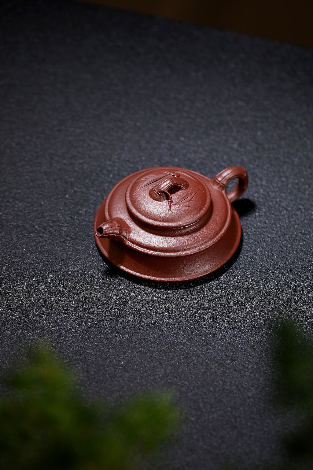 【扁竹鼎】 泥料：桃花泥 容量：130cc 作者：蒋鹏